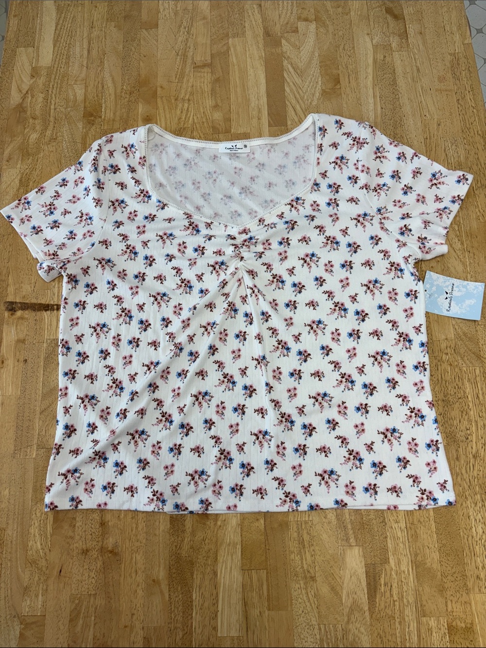 NWT Rebellious Dreamer White Ribbed Floral Ruched Neck Top Sz 3X Plus